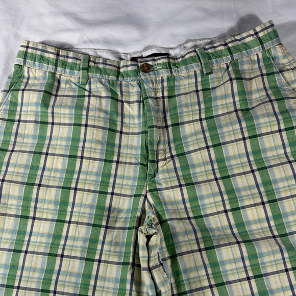 Banana Republic Other - Banana Republic mens green yellow plaid flat front 10" Bermuda shorts - size 35